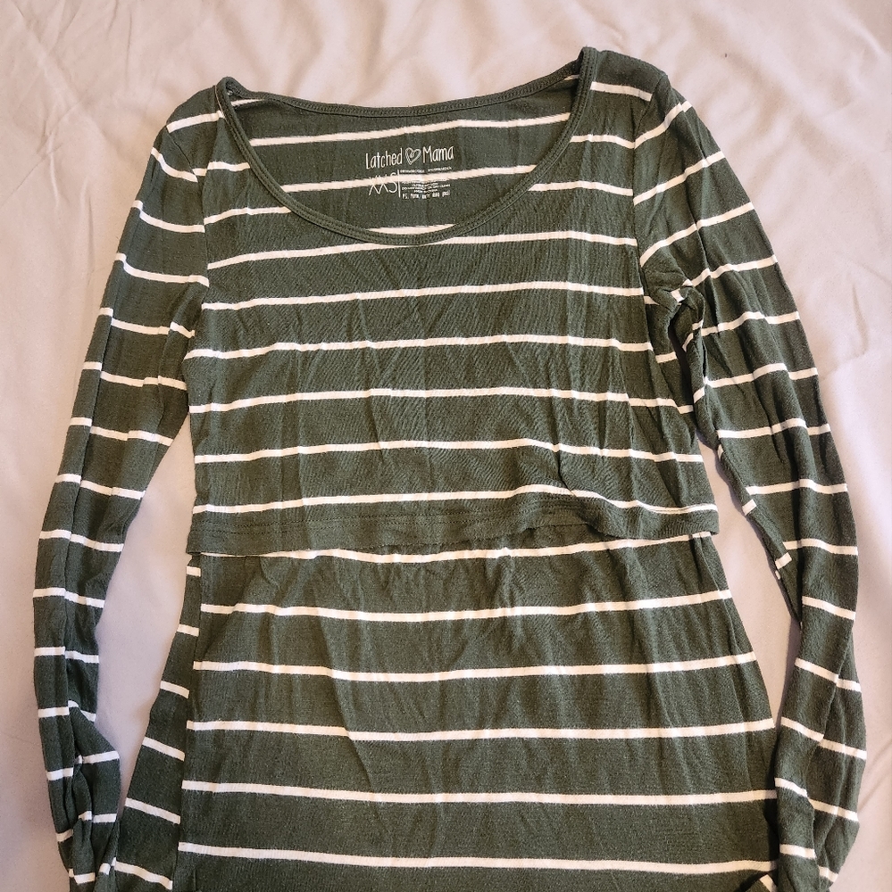 Latched Mama essential long sleeve tee